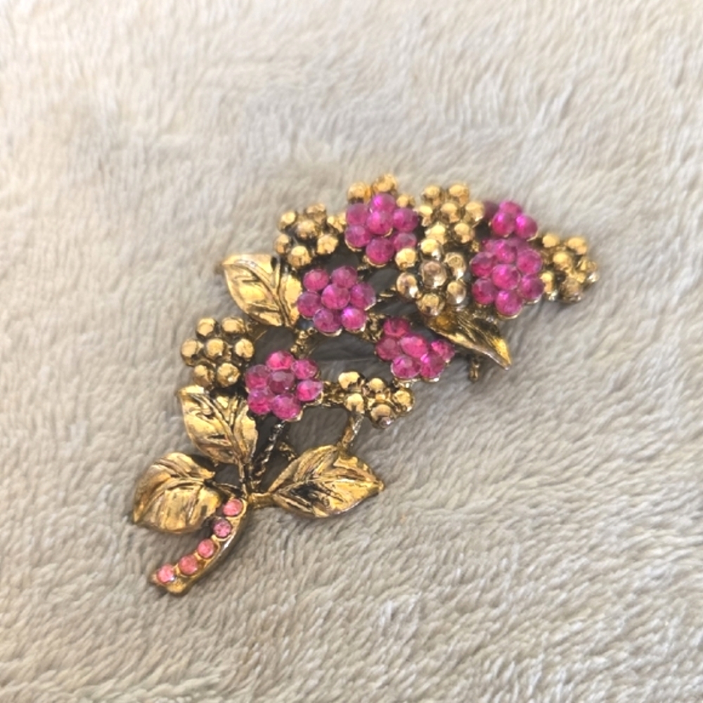 #594 Vintage Gold Tone and Pink Floral Brooch